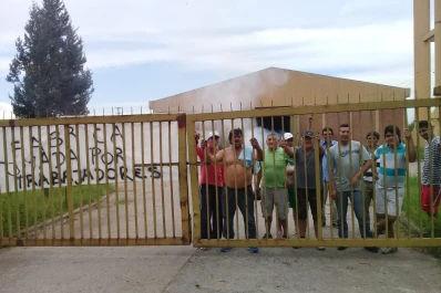 Por salarios atrasados, obreros tomaron una planta textil en Cruz Alta