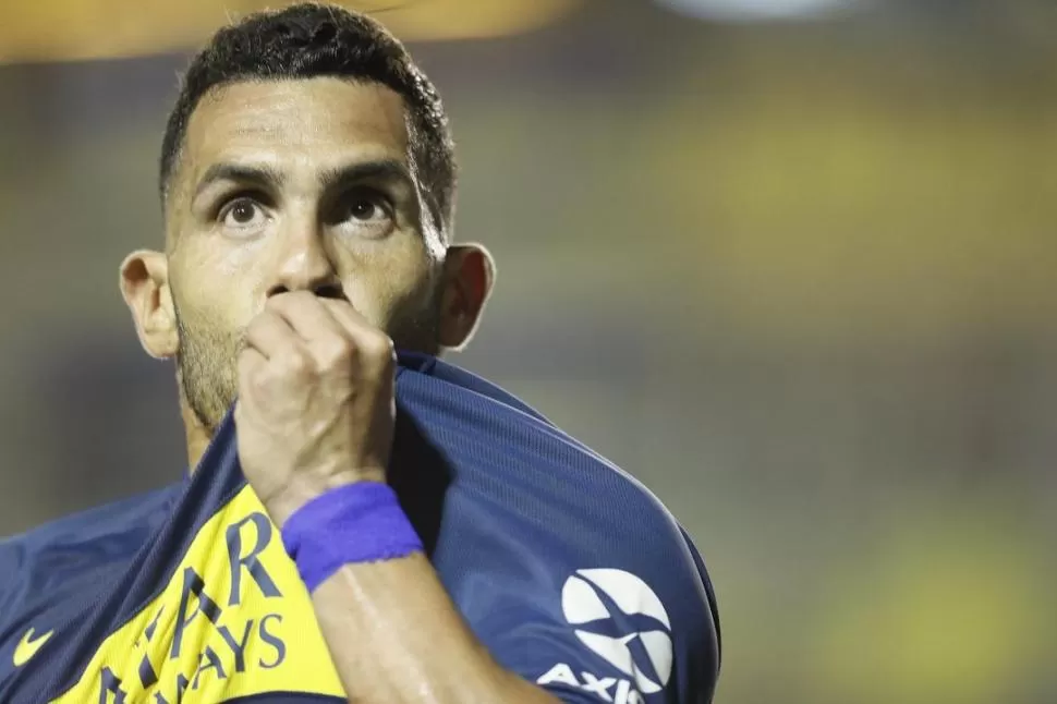 JUEGA EL JUEGO. Tevez, que ha perdido la titularidad en el equipo de Guillermo Barros Schelotto, acepta su rol y solo piensa en conquistar más gloria con el “Xeneize”. prensa cabj