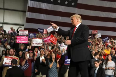 Demócratas y republicanos pelean voto por voto