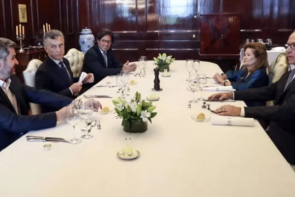 Macri almorzó con jueces de la Corte, a la espera de un fallo clave por las jubilaciones