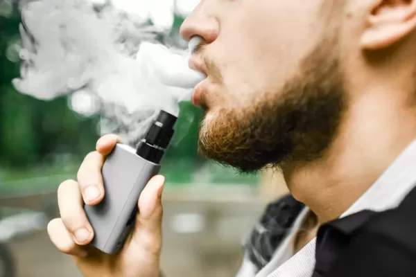 Cigarrillo electrónico: los jóvenes son los principales consumidores