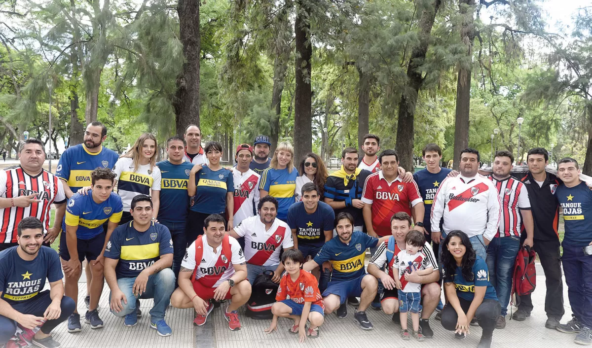 LOS HINCHAS UNIDOS ANTE EL SUPERCLÁSICO.