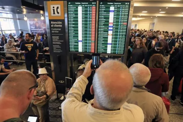 Finalizó el paro de aeronáuticos, que paralizó 243 vuelos y dejó 30.000 pasajeros varados