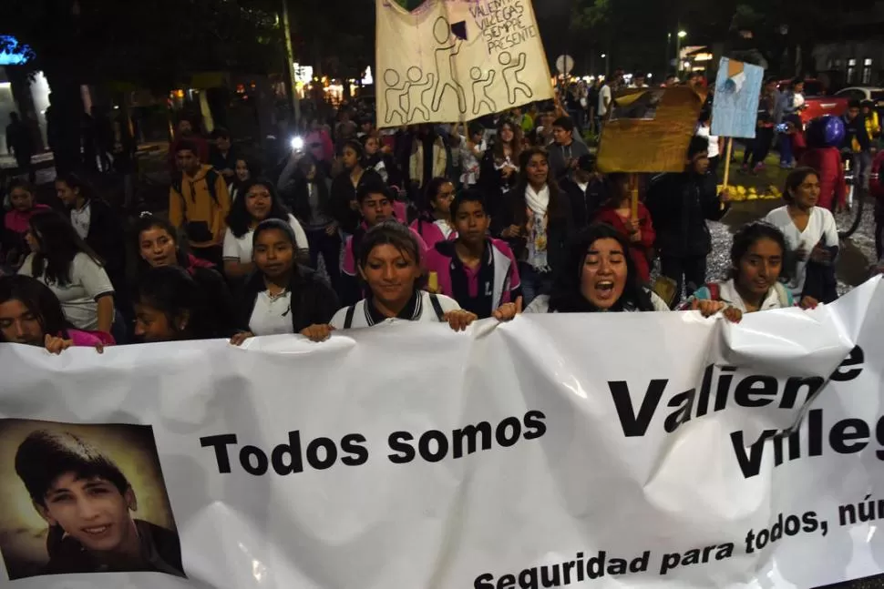 RECLAMO DE JUSTICIA. Esta noche se realizará una nueva marcha frente a la comisaría de Yerba Buena.  la gaceta / foto de DIEGO ARAOZ (archivo)