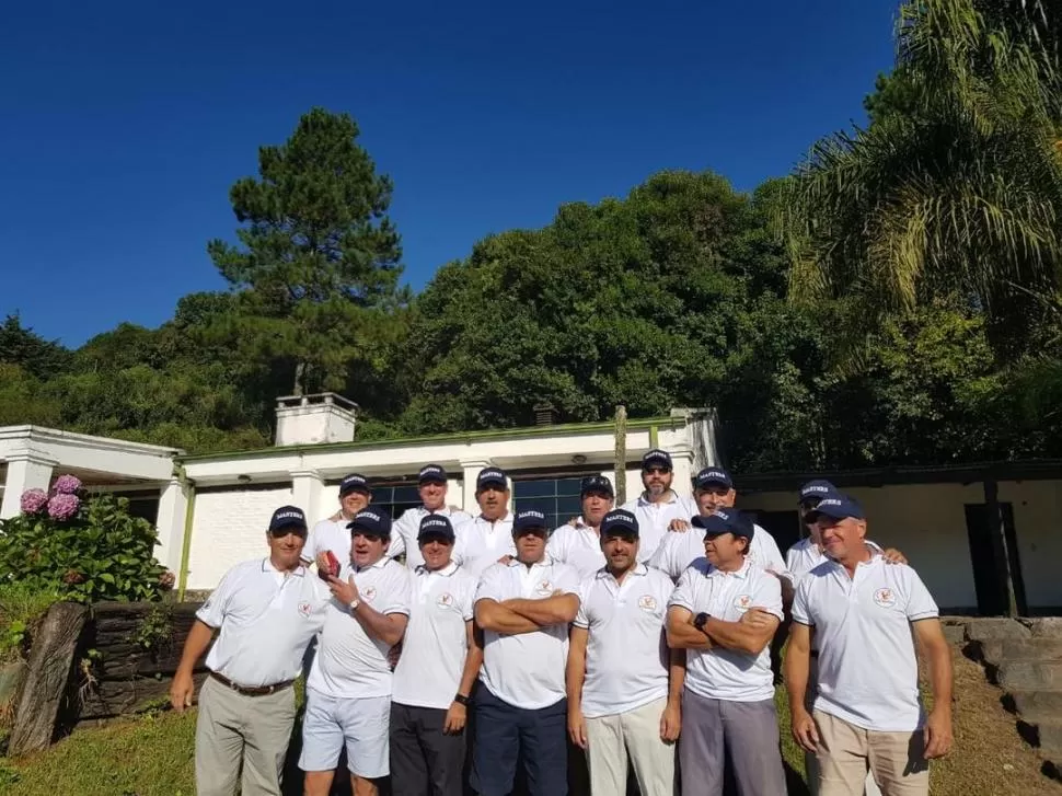 BUENA ONDA. Los integrantes de Los Masters derrotaron a Los Golfers y con ello se aseguraron la corona de la temporada 2018. 