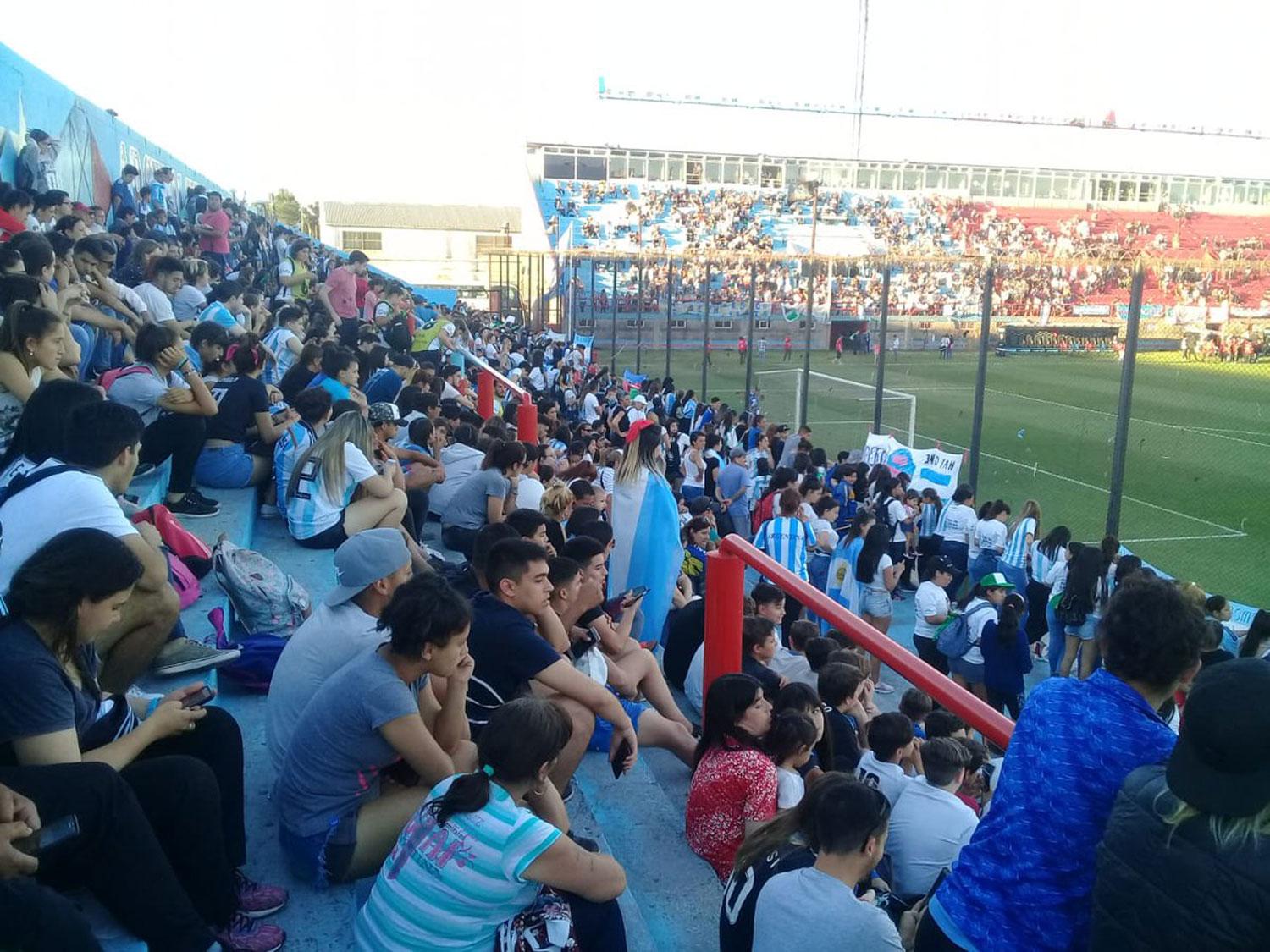 EL PÚBLICO NO FALLÓ EN LA CANCHA DE ARSENAL