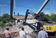 “El camión iba pasando y el puente se desplomó”