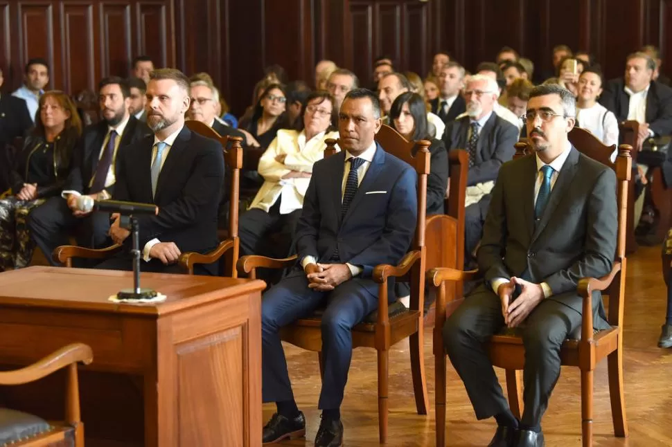 RECIÉN LLEGADOS A LA JUSTICIA. Iriarte, Flores y Acosta en el juramento. la gaceta / foto de analia jaramillo 