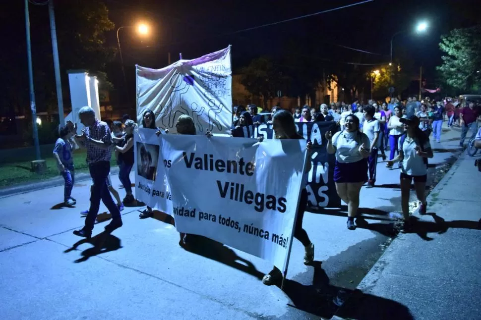 JORNADA. Anoche hubo una nueva movilización por las calles de Yerba Buena para reclamar “Justicia y seguridad”. la gaceta / foto de inés quinteros orio 