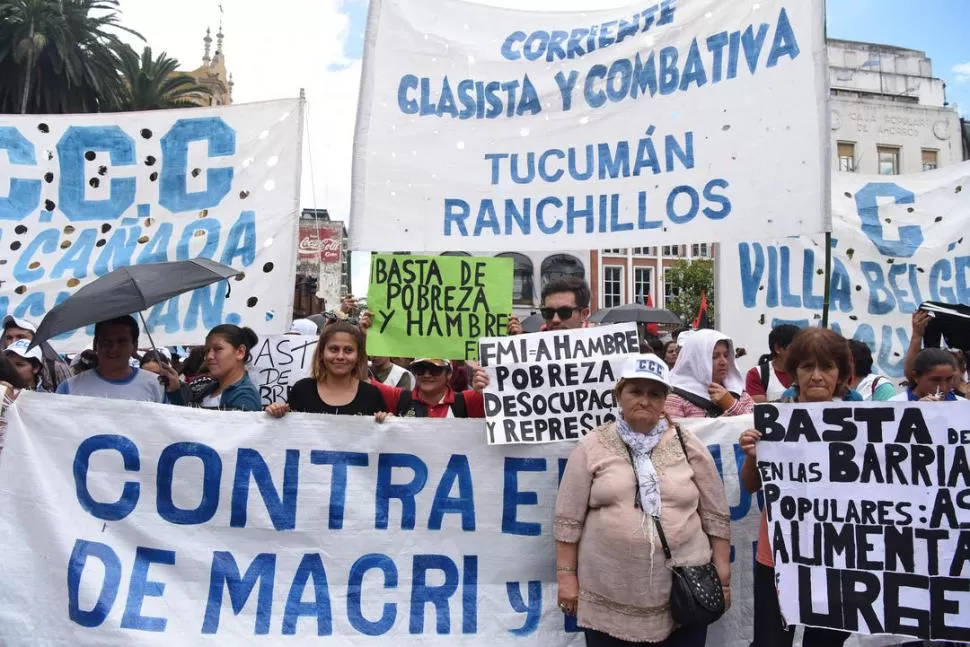 EN LA PLAZA. Las protestas en contra del ajuste, que sacudieron ayer la ciudad, inquietan al Gobierno. la gaceta / foto de Analía Jaramillo