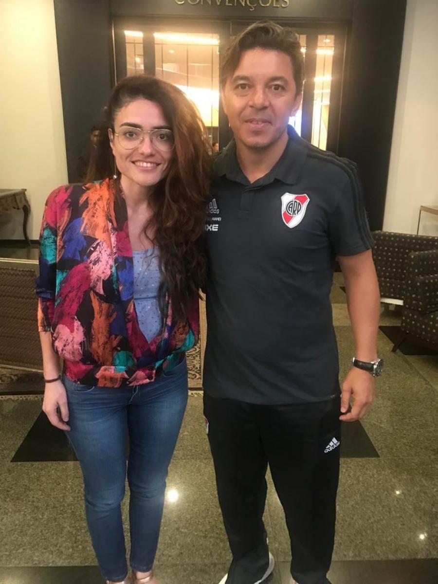 CELESTE Y EL “MUÑECO”. Núñez y Gallardo, antes del duelo con Gremio. Su novio, de Boca, está en México.