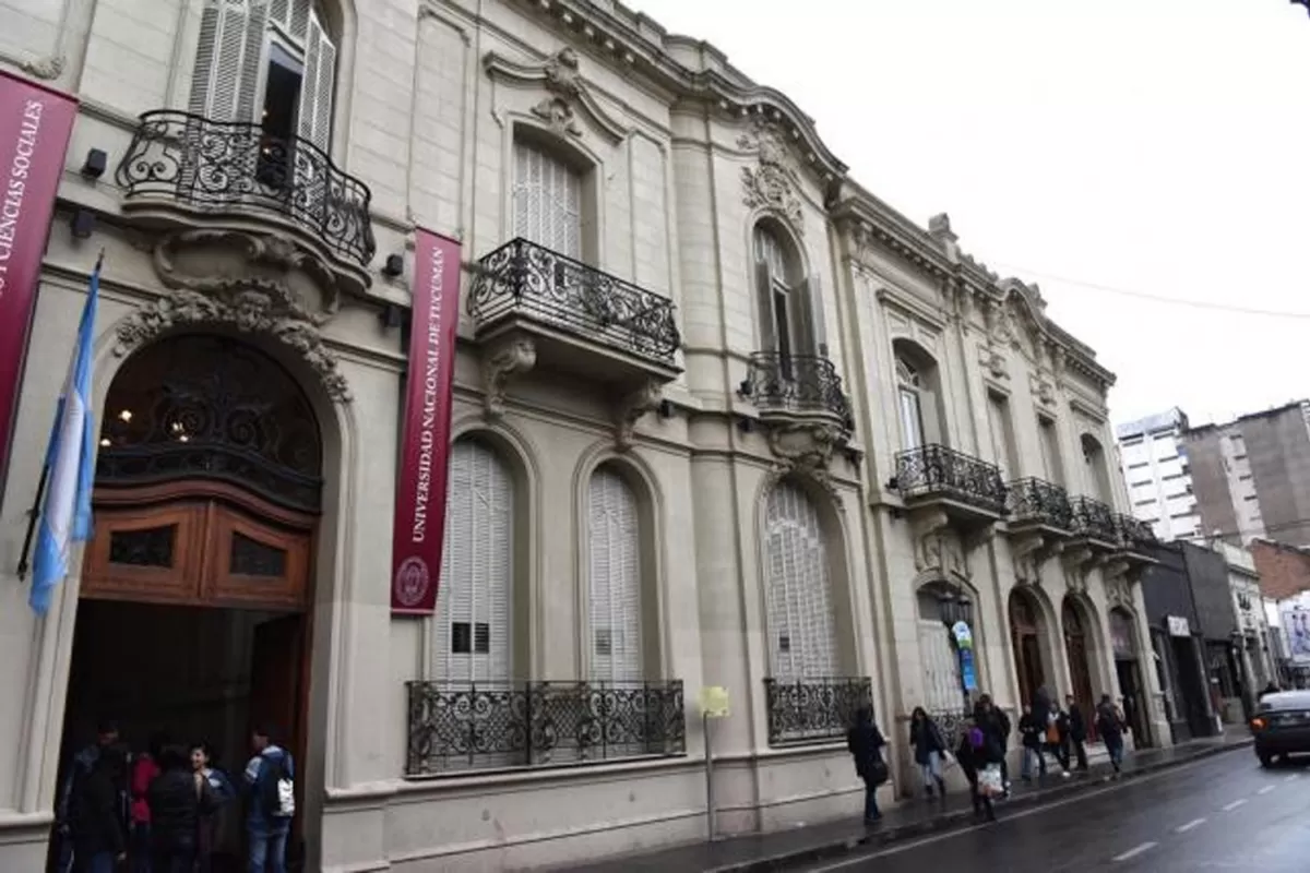 Facultad de Derecho: le pagaron a la empresa más de lo que pedía