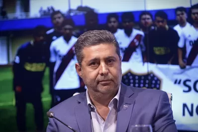 Mañana, antes de las 12, debemos decidir si se juega o no, adelantó Angelici