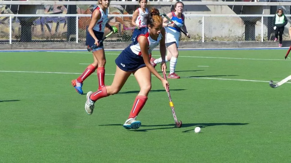 VIVE UN SUEÑO. Majolli superó dos operaciones y hoy jugará con el “Blanco” la final. nuestro hockey