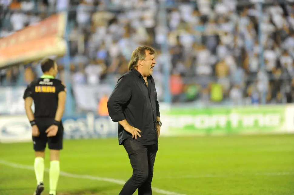 DISCONFORME. Zielinski dejó la cancha con expresión de fastidio pese al triunfo. “No jugamos como queríamos”, explicó. la gaceta / foto de HECTOR PERALTA