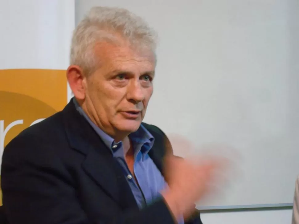 DE LA GENERACIÓN DEL 55. El texto realiza un mapeo político-cultural de las etapas  pre y post peronistas de Marco Denevi. 