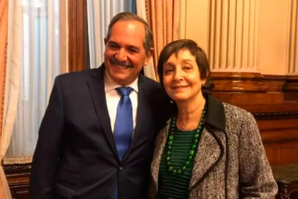 Es un presupuesto de hambre que hipoteca el país, arremetió Alperovich