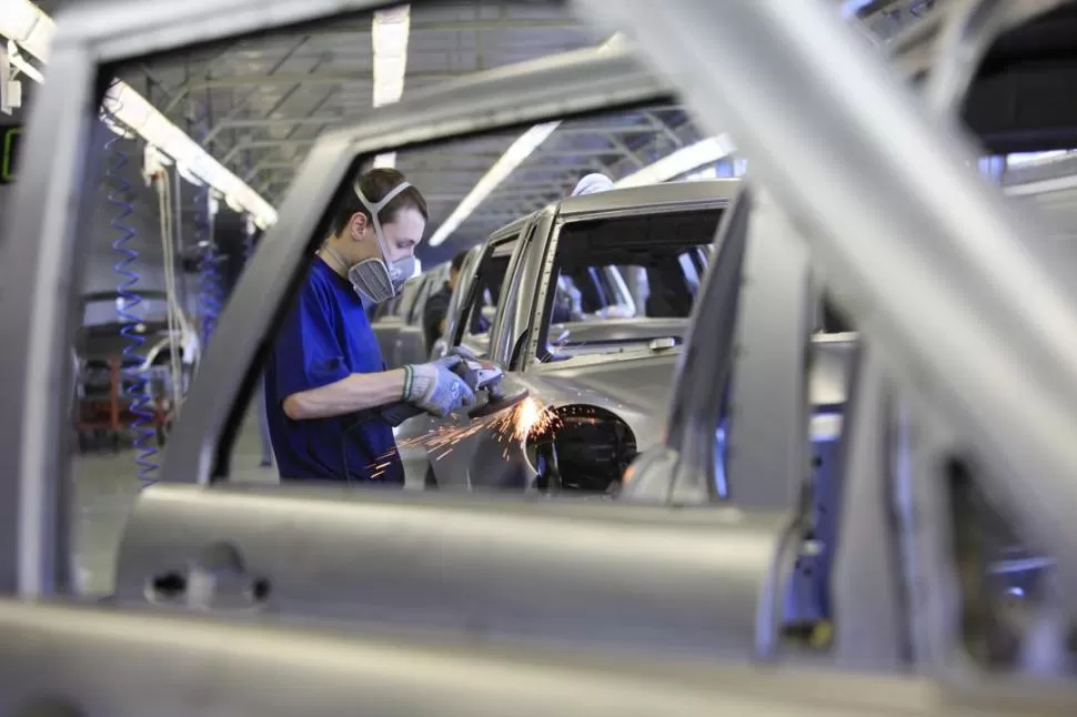IMPULSO. Vivificar la producción industrial, uno de los consejos de Figueroa. reuters