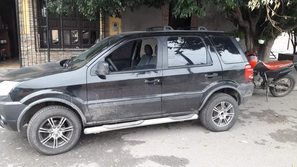 La camioneta que fue secuestrada durante el operativo.