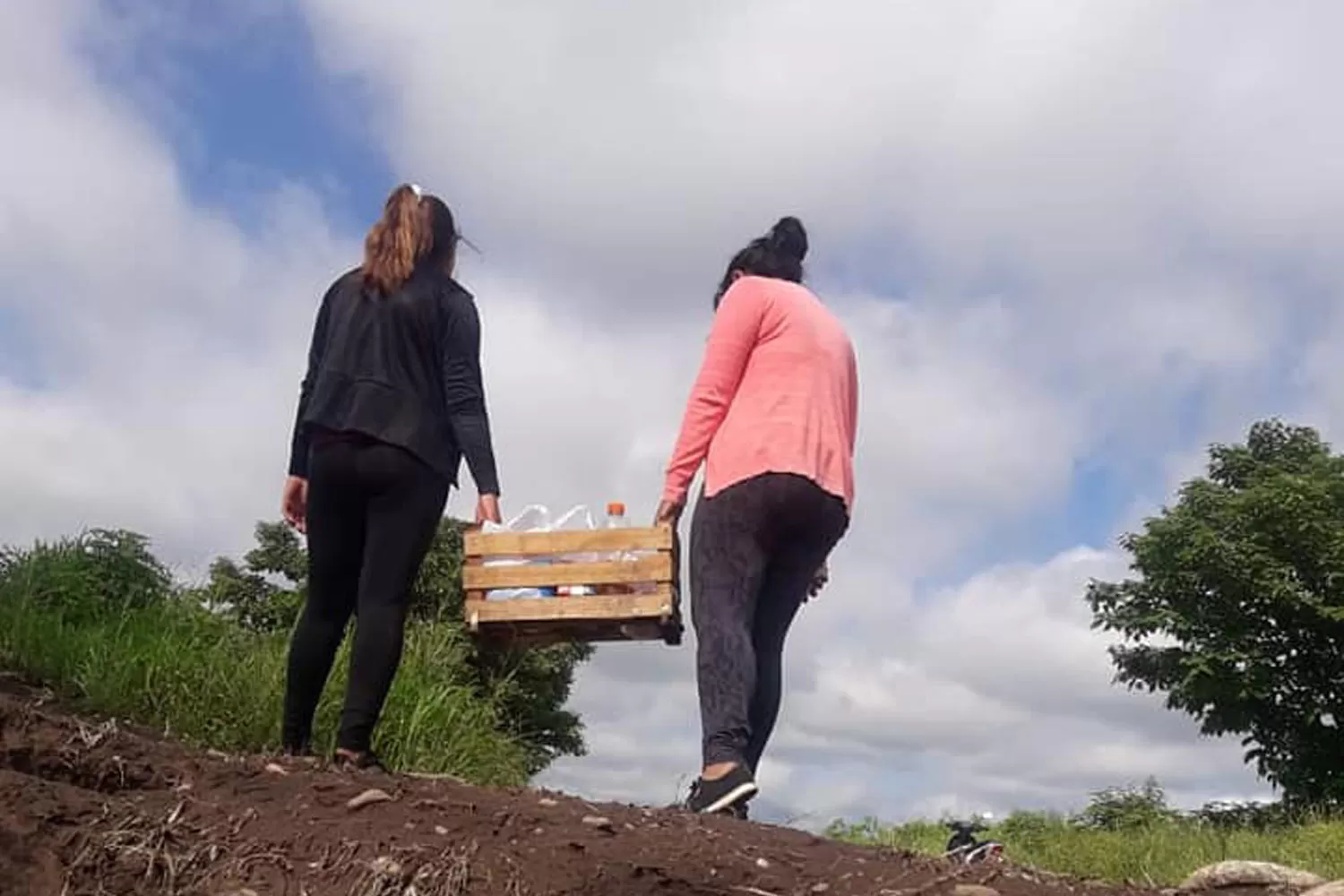 CON LA COLABORACIÓN DE LOS VECINOS SE MANTIENE LA COCINA 