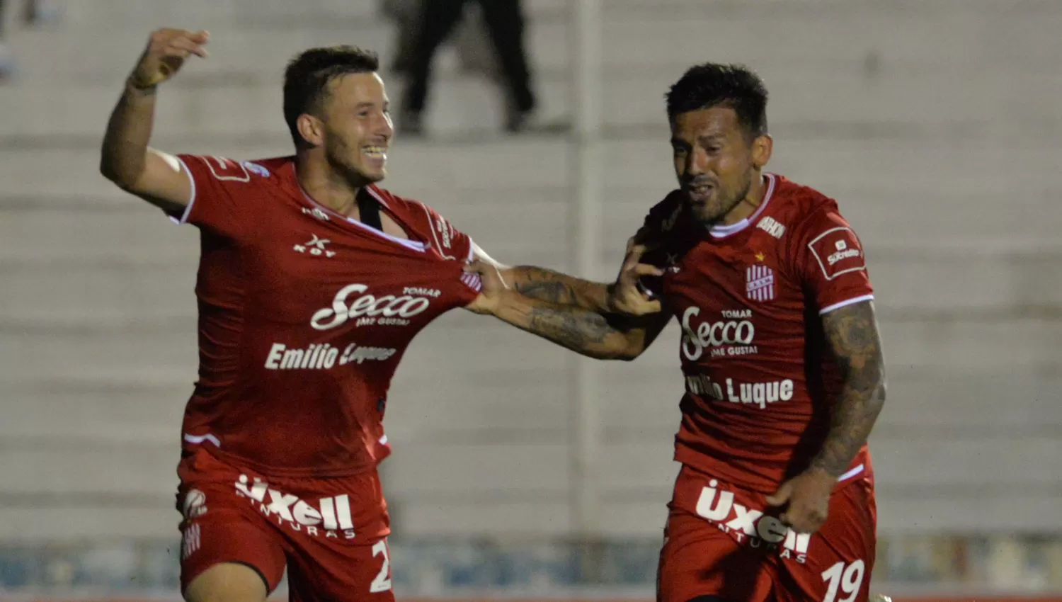 Los jugadores festejaron el empate ante Patronato.  FOTO DE JAVIER ESCOBAR / ESPECIAL PARA LA GACETA