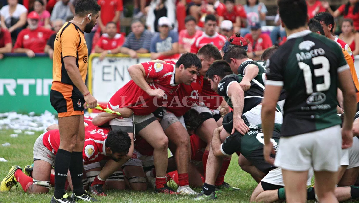 DIGNOS RIVALES. En la cancha, ambos equipos se comportaron con altura. 