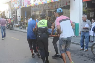 Discutió con un taxista, lo desmayó de una patada y al chofer se lo llevaron en andas hasta el hospital