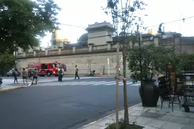 Hubo una explosión en el cementerio de Recoleta y una mujer resultó herida de gravedad