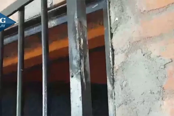 Sueldan las puertas de una escuela durante los fines de semana para evitar robos