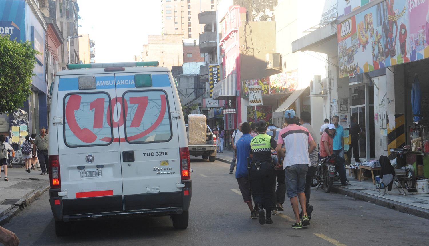 Discutió con un taxista, lo desmayó de una patada y al chofer se lo llevaron en andas hasta el hospital