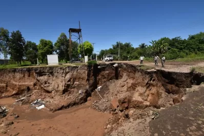 Alto El Puesto, el pueblo del sur que está a punto de ser devorado por la tierra y el agua