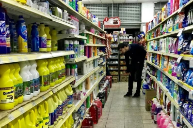 La inflación de enero fue del 2,9% y acumuló un alza del 49,3% en los últimos 12 meses