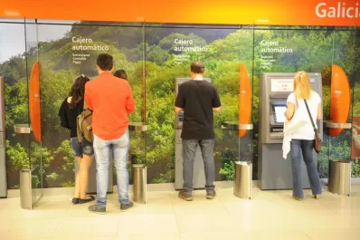 Tras un nuevo caso de “skimming”, elevan las advertencias para el uso de los cajeros