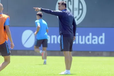 Almirón probó dos cambios en San Lorenzo para enfrentar a Atlético