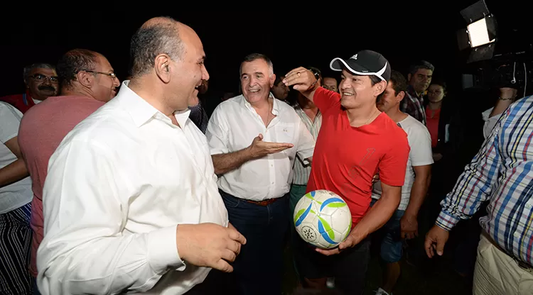 JUNTOS. Manzur y Rodríguez, en Concpeción; atrás, Osvaldo Jaldo. 