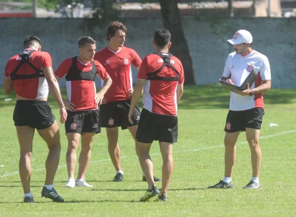 PRIMERO EL TRABAJO. Antes del descanso que finalmente llegará hoy, Coyette y sus pupilos trabajaron a sol y a sombra después del empate conseguido en Paraná. la gaceta / foto de franco vera