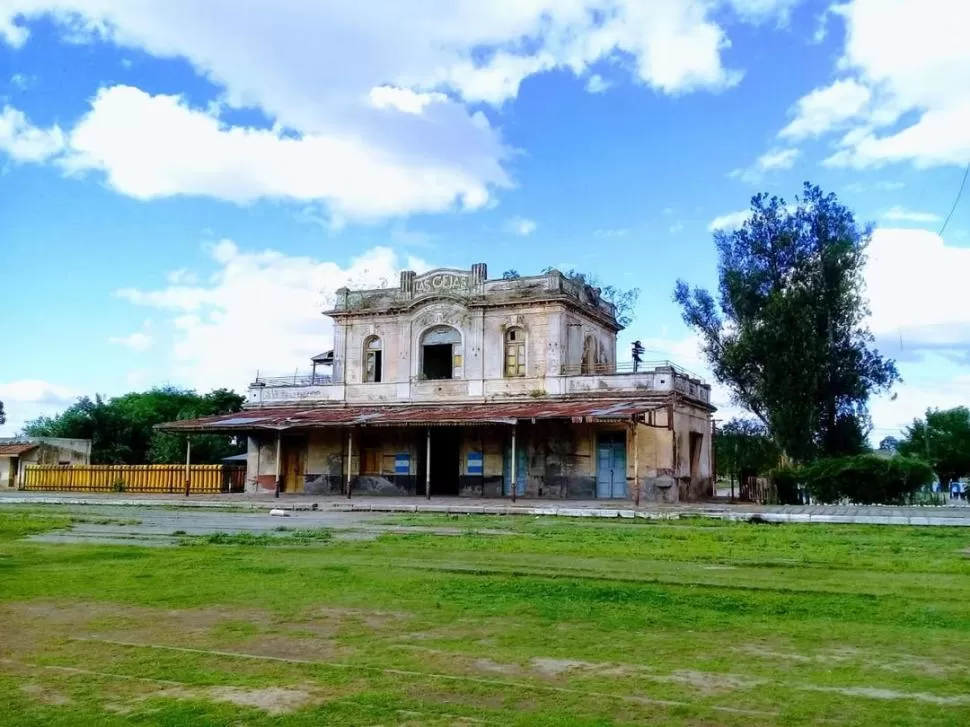 SEÑORIAL. El edificio de la estación a cuyo alrededor creció el pueblo. 