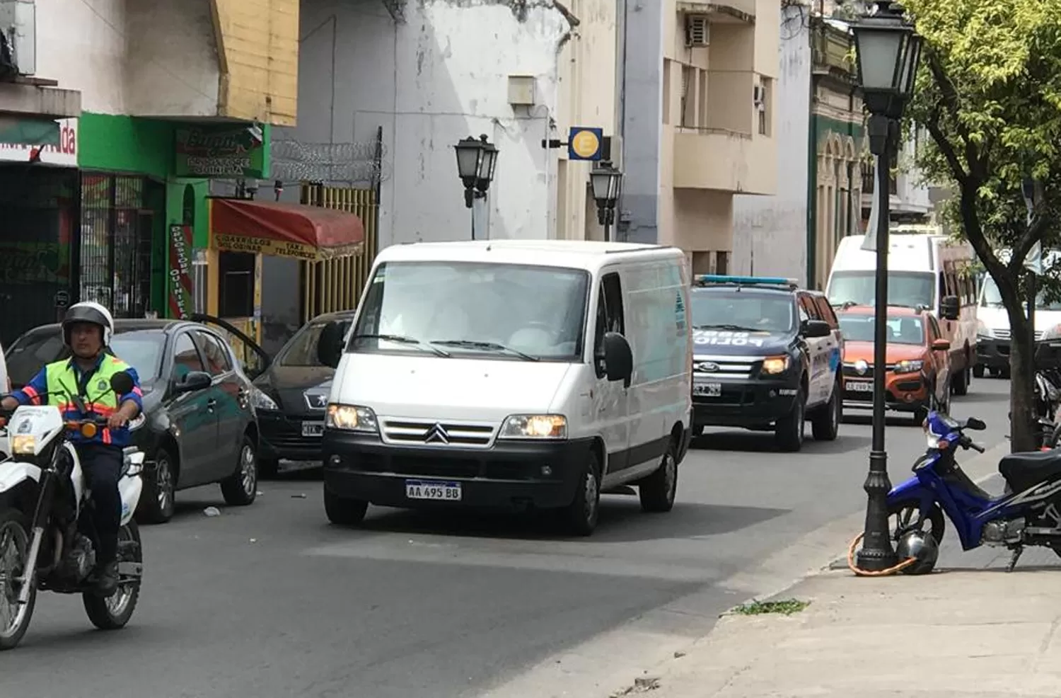 EL TRASLADO. El cuerpo del policía asesinado es llevado a Formosa.