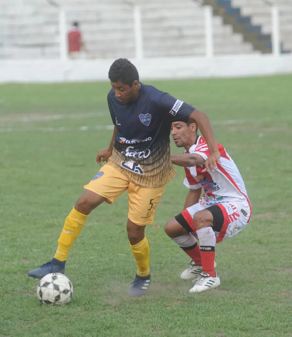 JERARQUIA. Mauricio Galván es el eje futbolístico del sorprendente Villa Mitre. la gaceta / foto de Antonio Ferroni