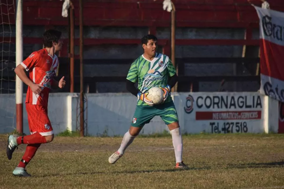 EXPERIENCIA. Carlos Álvarez ya cumplió 22 temporadas en Primera de la Liga. prensa Club Atlético Ñuñorco