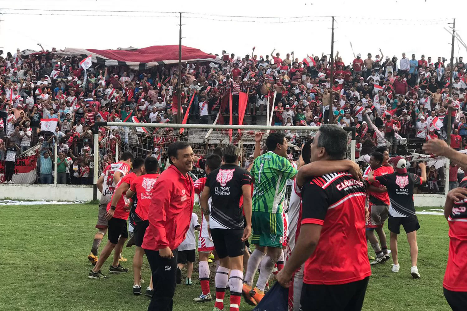 CAMPEÓN. ÑUÑORCO FESTEJÓ ANTE VILLA MITRE.