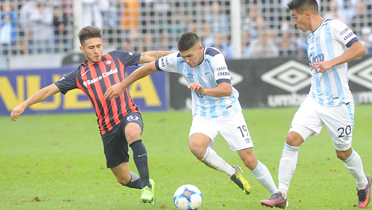 LA ÚLTIMA VEZ. El Decano derrotó a San Lorenzo en el Monumental en marzo del año pasado.