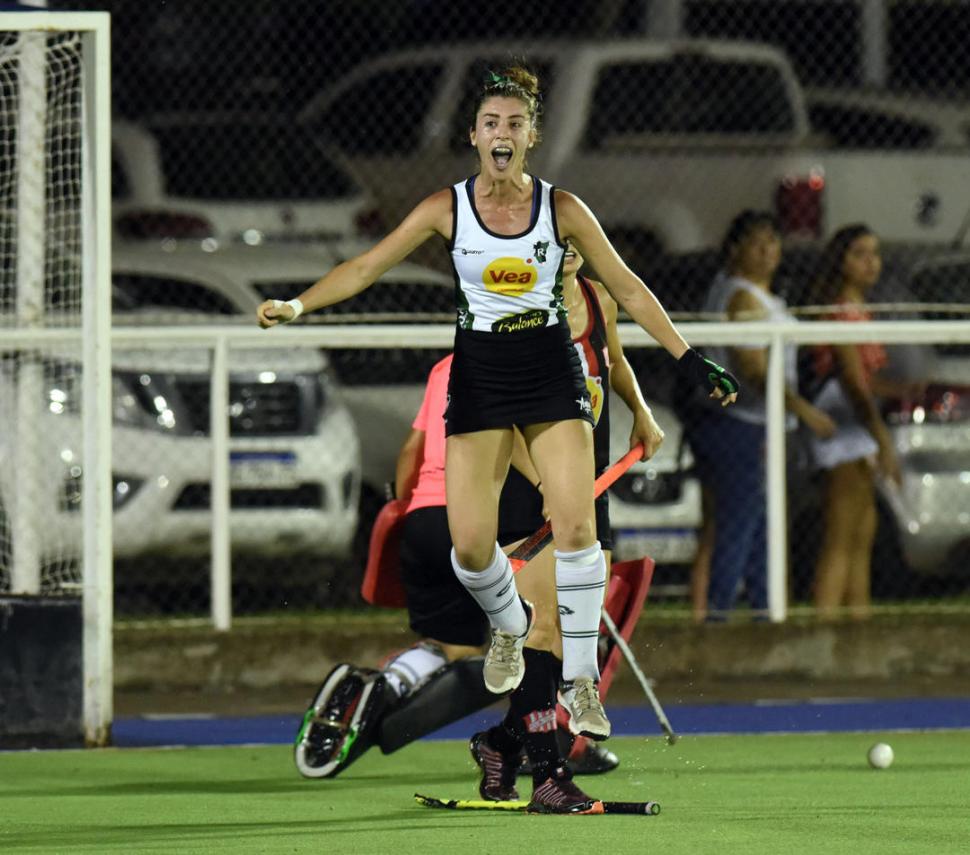 HEROÍNA. Josefina Pardo grita con el alma el segundo gol de su cosecha personal.  