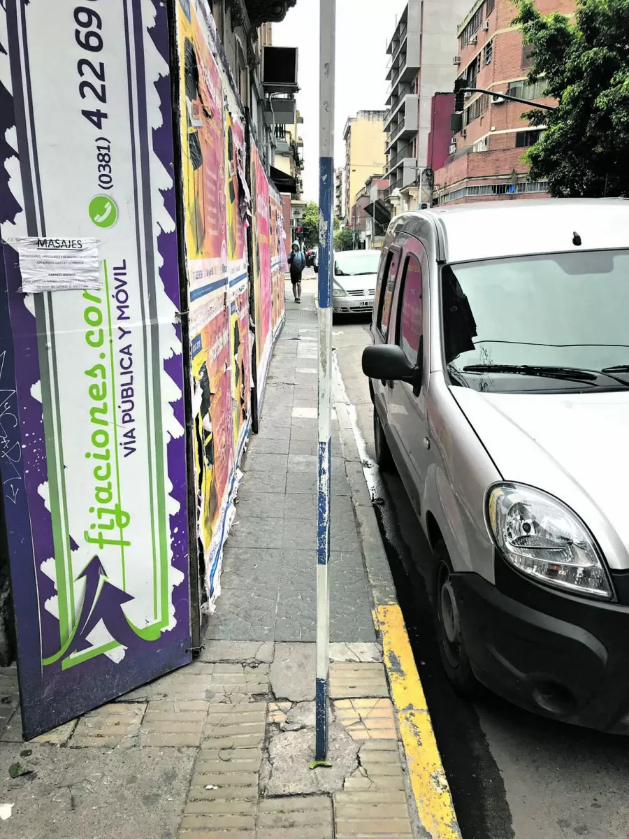 Una obra no deja caminar por la vereda