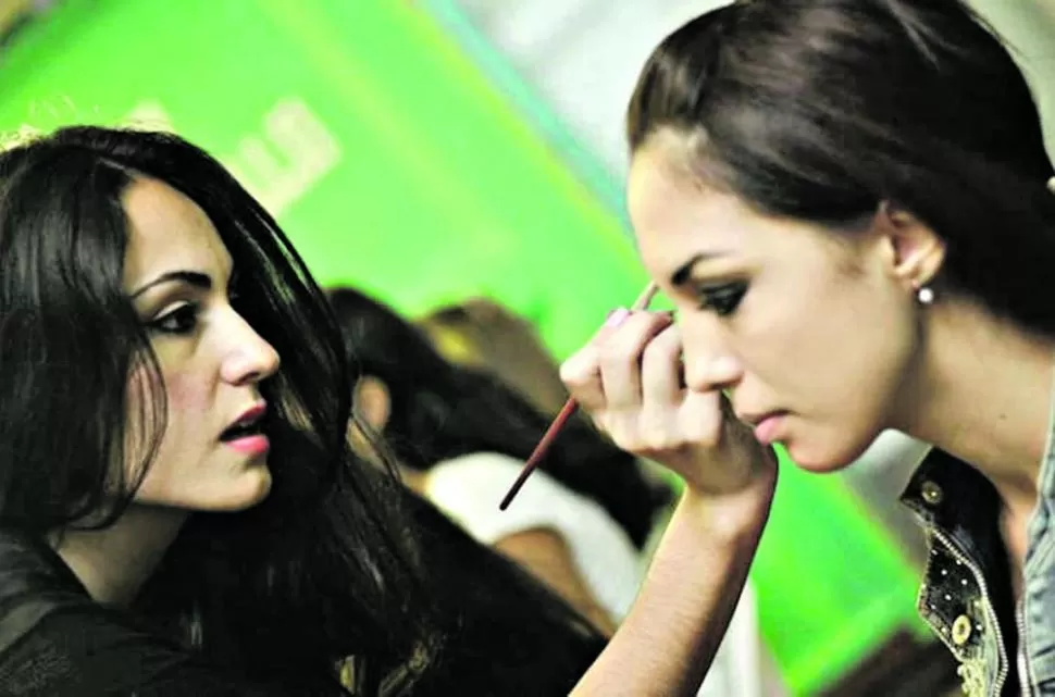 CECILIA LAVERGNE, DE PSICÓLOGA A MAQUILLADORA.- 