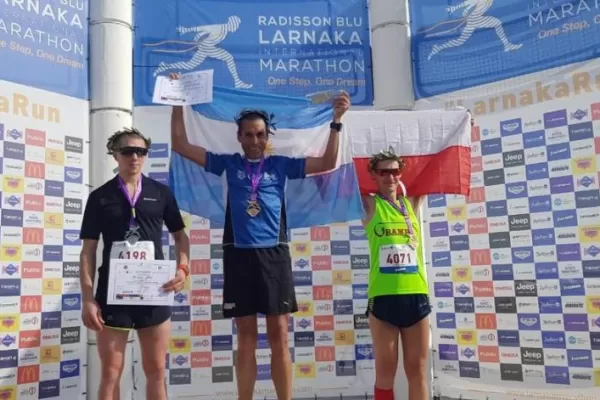 Rafael Lencina se coronó en una competencia europea con tiempo récord incluido