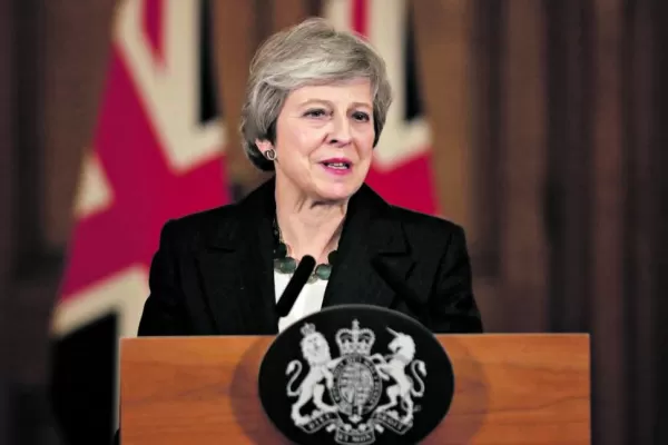 May advierte que, si la destituyen, se demorará la salida británica de la UE