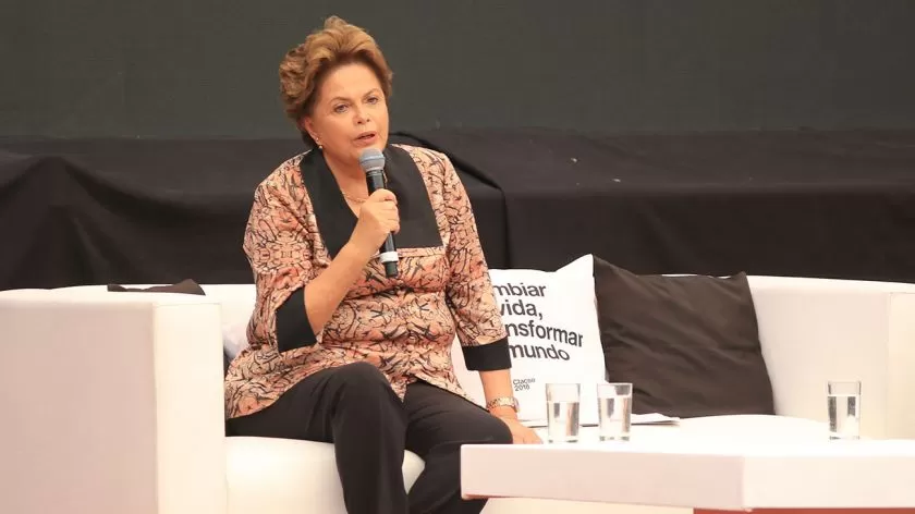 Según Dilma, con Bolsonaro Brasil ingresa a un regimen neofascista