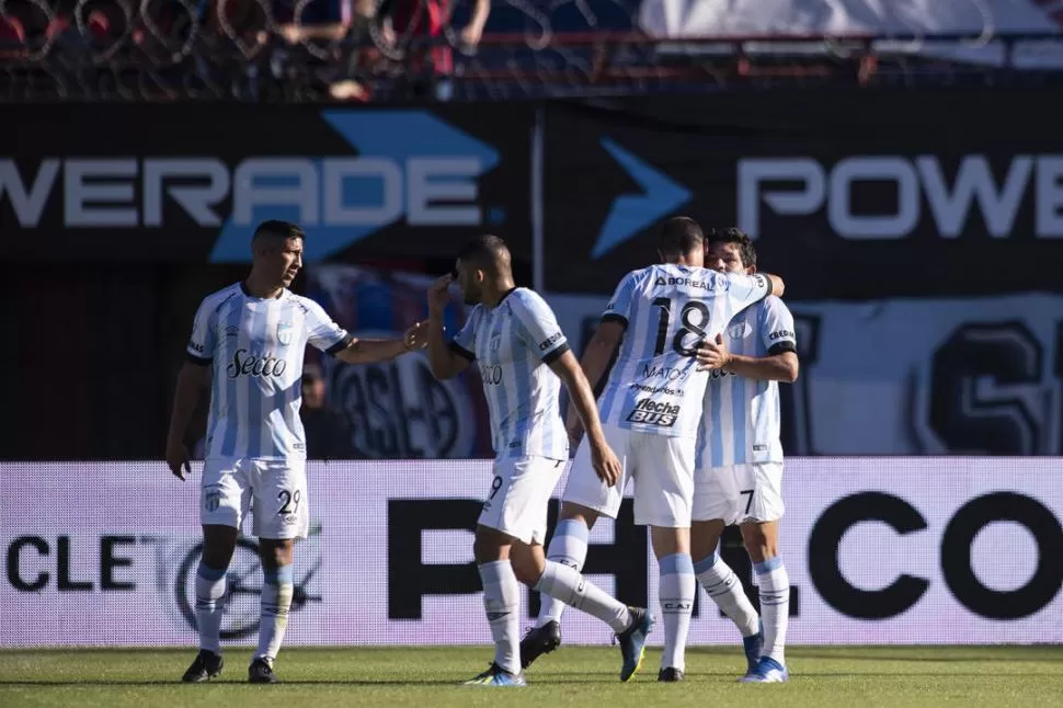 UN BLOQUE. Pese a que cuenta con los goles de “Pulguita”, lo que hace diferente a este equipo es el conjunto en sí.  FOTO DE MATÍAS NÁPOLI ESCALERO / ESPECIAL PARA LA GACETA