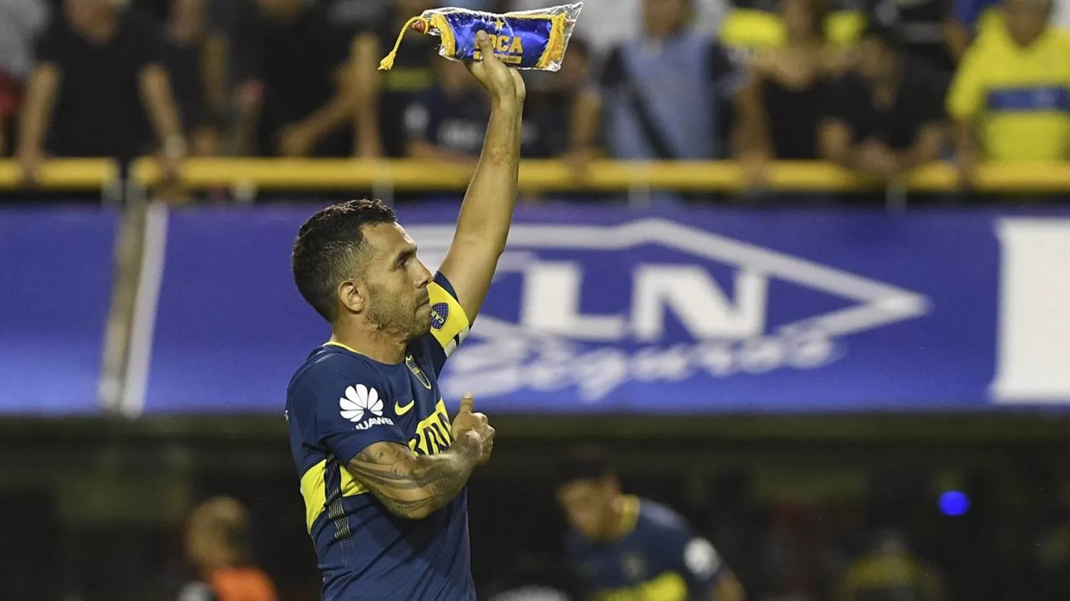 ANFITRIÓN. Tevez recibirá a todo el plantel de Boca en su casa para una cena previa al Superclásico.